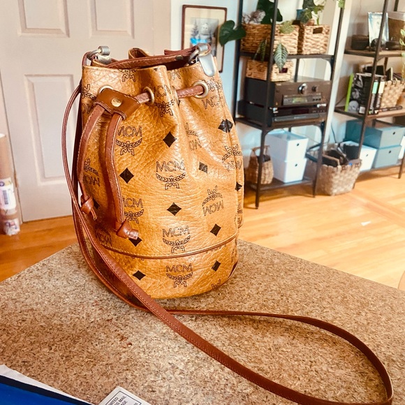 AUTHENTIC MCM VISETOS SMALL BUCKET BAG- Good used condition-versatile/adorable - Picture 3 of 14
